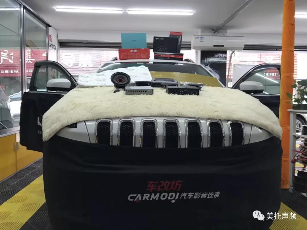 這款超薄低音有點火，-車改坊重慶店為吉普自由光升級美國霸克