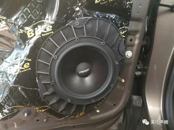 裝了這款備胎低音炮，感覺像是換了一輛車-車改坊新疆店為別克昂科威汽車音響升級德國ETON