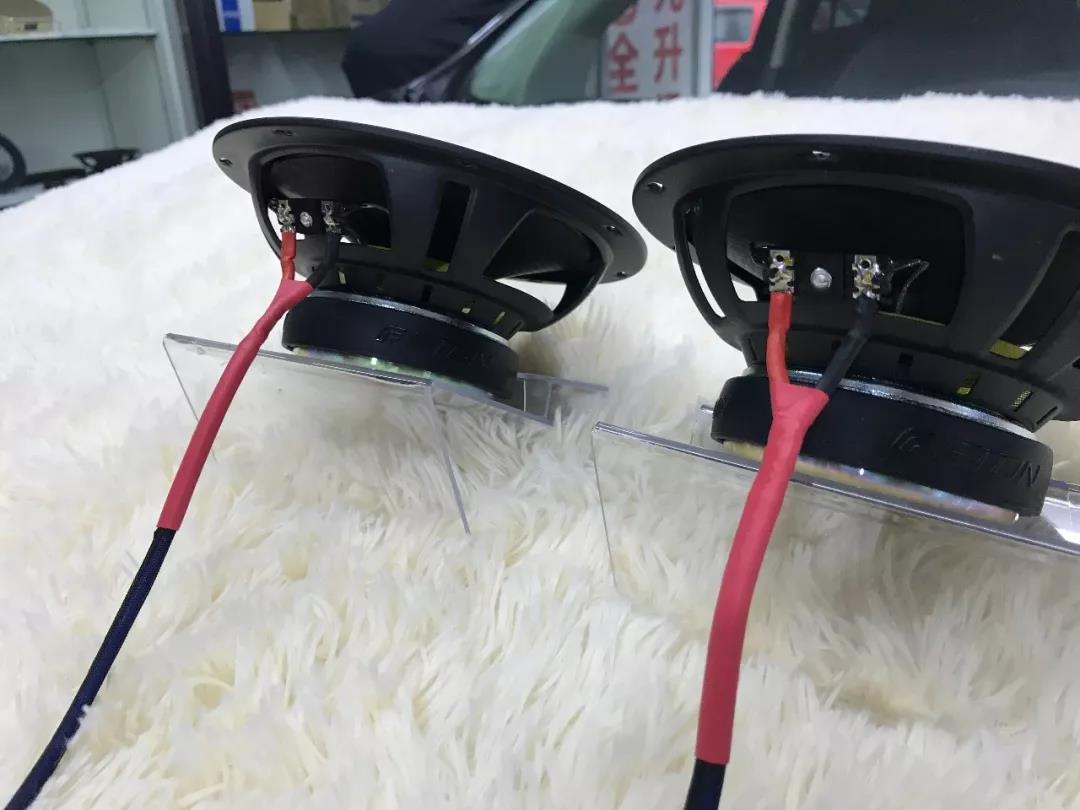 車主竟是慕名而來？-車改坊重慶店福特銳界汽車音響升級德國ETON
