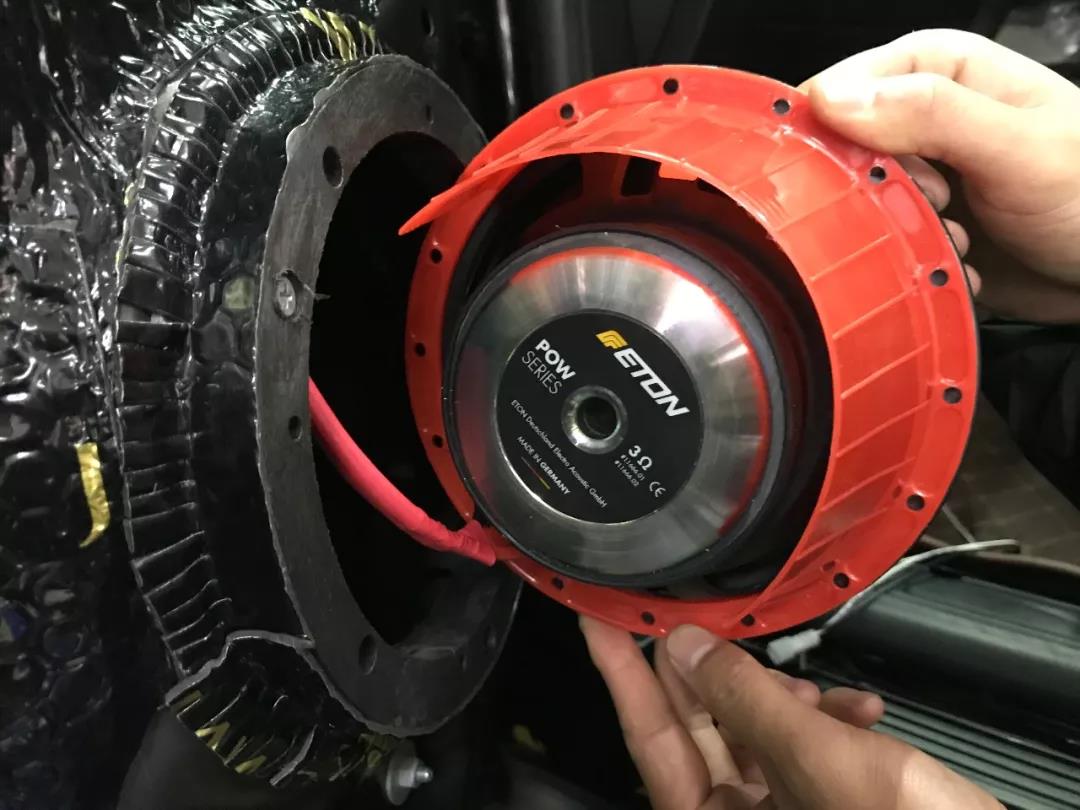 車主竟是慕名而來？-車改坊重慶店福特銳界汽車音響升級德國ETON