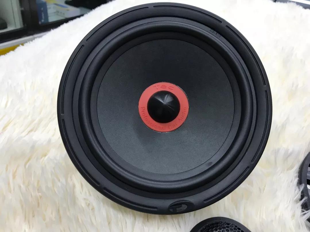 網紅級“三好”SUV車主依舊不滿？-車改坊重慶店吉利博越汽車音響升級意大利TEC
