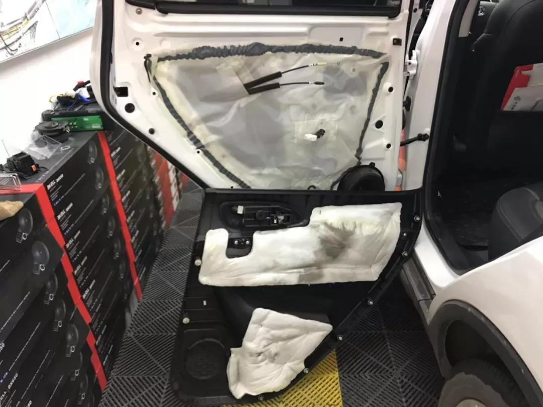 車主都說，這一對比很受傷呀！-車改坊重慶店長安CS35汽車音響升級美國霸克