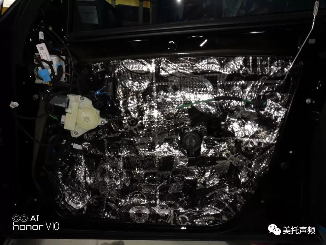 開奔馳,聽音就別將就了-車改坊鄭州卡卡汽車音響店奔馳E300音響升級德國ETON