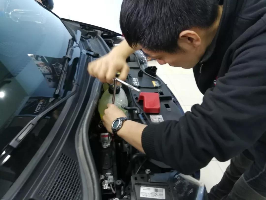 一臺超薄低音炮來點亮全場！新款SMART這波升級車主很滿意