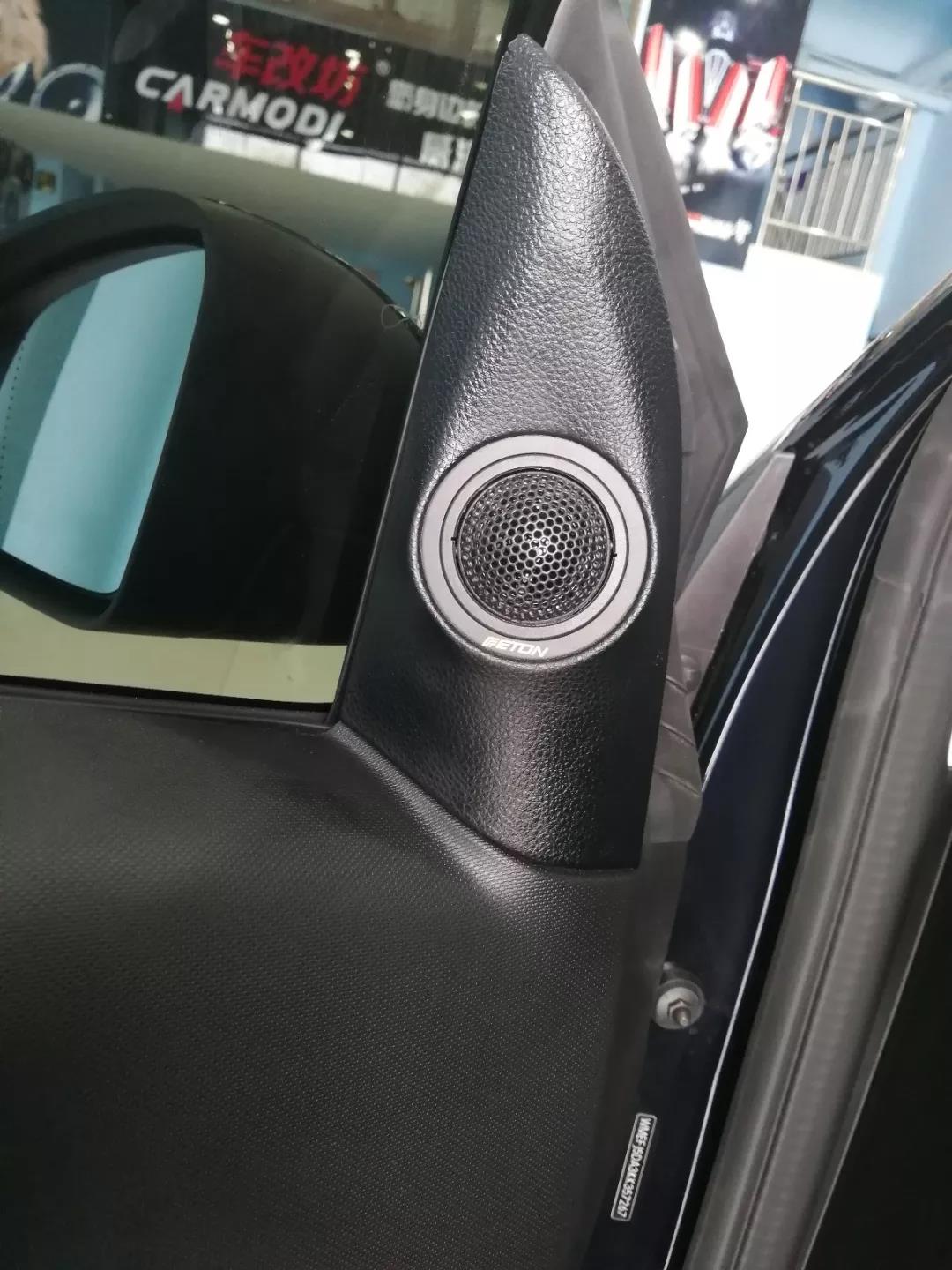 一臺超薄低音炮來點亮全場！新款SMART這波升級車主很滿意