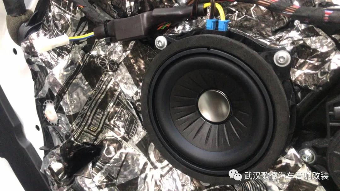 專用音響巨大提升 武漢歌德寶馬五系汽車音響改裝