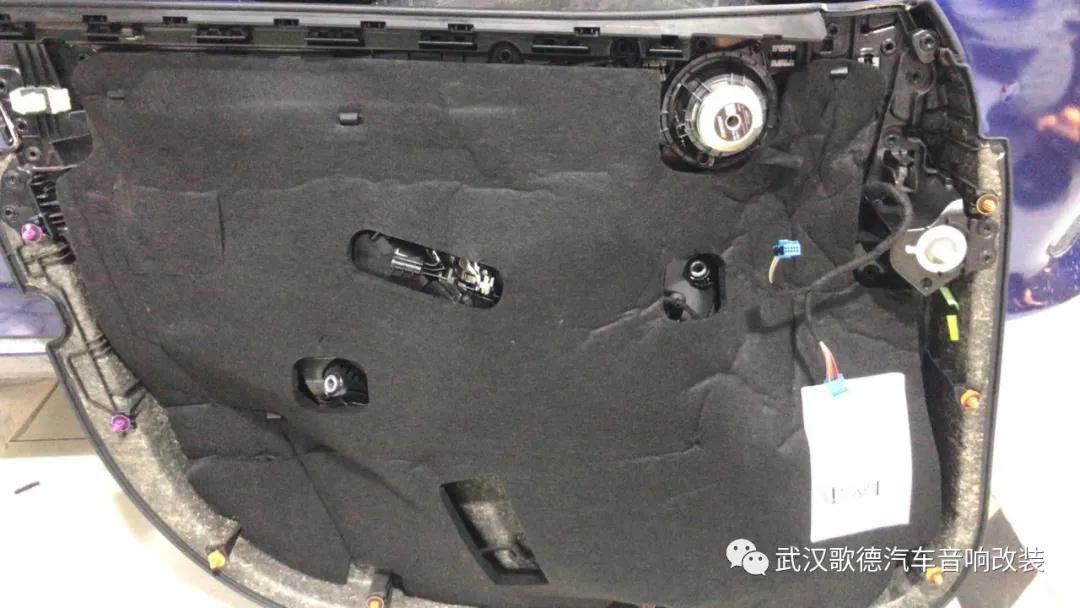 柏林之聲升級伊頓專用 武漢歌德奔馳EL200汽車音響改裝