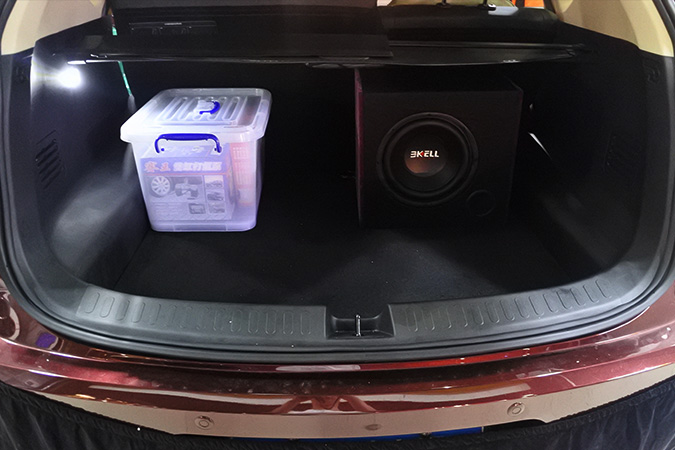 寶駿560改裝意大利TEC聲浪系列SPL6P/K搭配美國霸克功放低音，聲音很震撼
