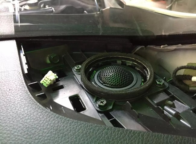 風里雨里我在車上等你 臺山車龍日產天籟改裝