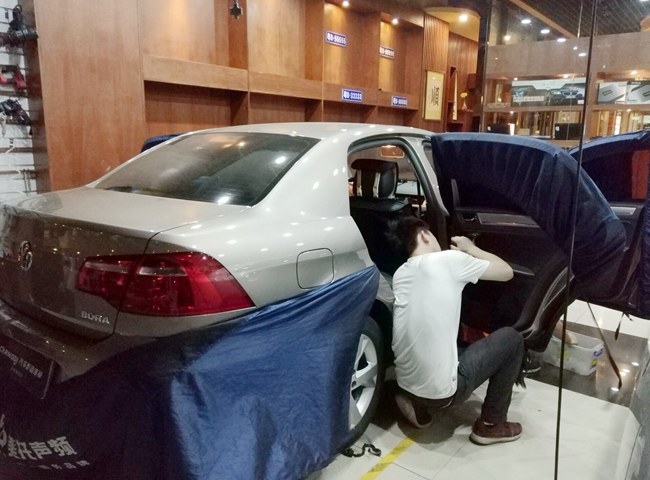 一聽就豁然開朗 車改坊汽車影音連鎖大眾寶來改