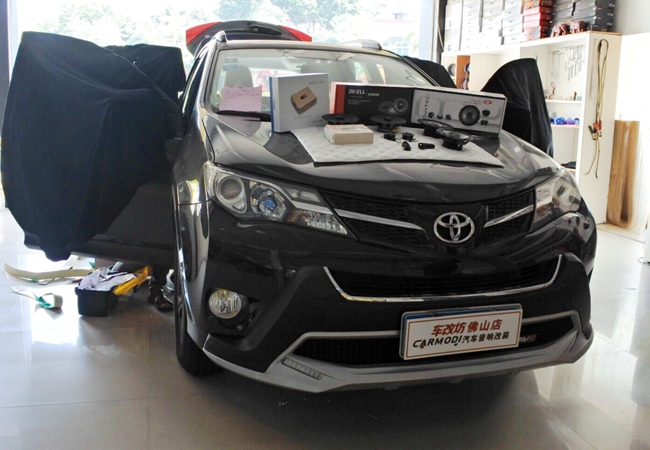 聽音樂，跟我來 車改坊汽車影音連鎖豐田RAV4改裝