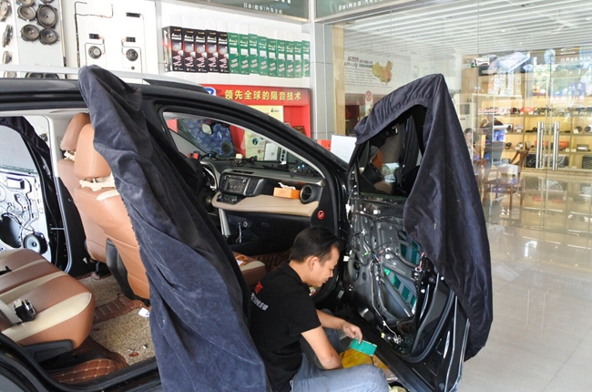 聽音樂，跟我來 車改坊汽車影音連鎖豐田RAV4改裝