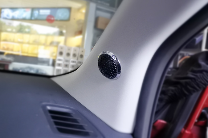 大能四門隔音助陣日產騏達無損換裝美國霸克DX650和CX650