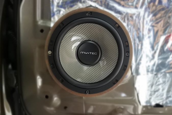 寶駿730以霸克C10.3配意大利TEC入門級系列MY6K兩分頻套裝喇叭，簡直爽爆了
