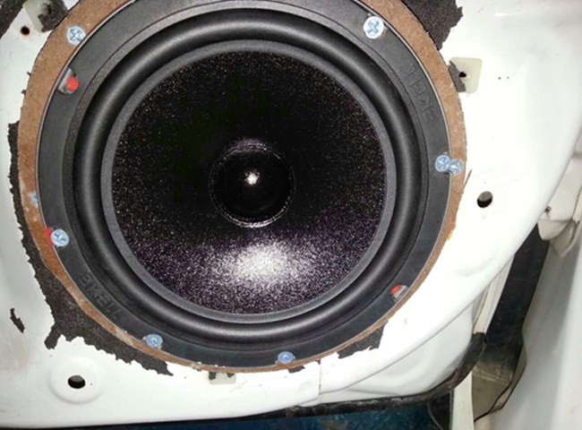 就這樣干脆漂亮 車改坊汽車影音連鎖比亞迪速銳