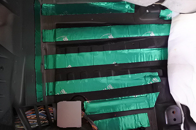 蒙迪歐全車隔音施工同時改裝兩套意大利TEC MY6K兩分頻套裝喇叭搭載美國霸克ES100.4功放