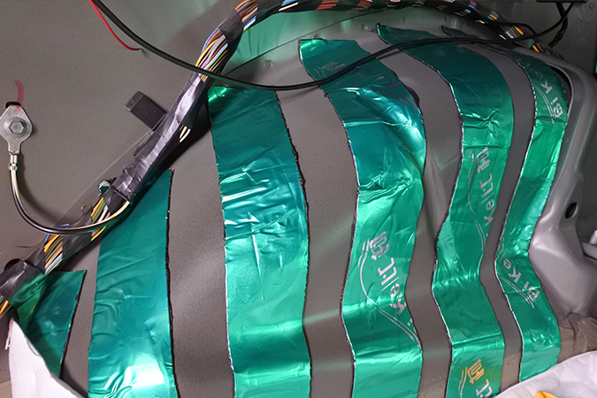 蒙迪歐全車隔音施工同時改裝兩套意大利TEC MY6K兩分頻套裝喇叭搭載美國霸克ES100.4功放
