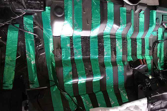 蒙迪歐全車隔音施工同時改裝兩套意大利TEC MY6K兩分頻套裝喇叭搭載美國霸克ES100.4功放