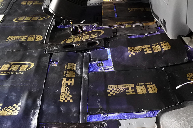 福特全順大能優質專業定制版全車隔音并且改裝全套美國霸克RK-X3最新優質三分頻汽車音響