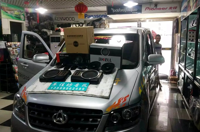 讓音樂溜起來 新疆車佳坊長安歐諾改裝霸克和斯