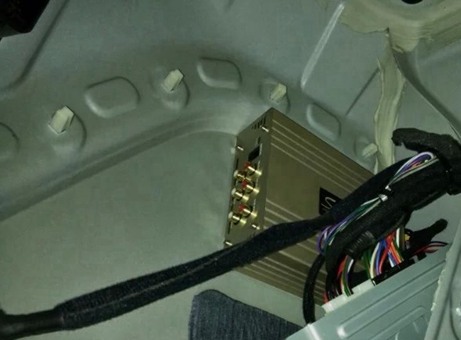 傳說中的你 新疆車佳坊現代索納塔改裝霸克和斯