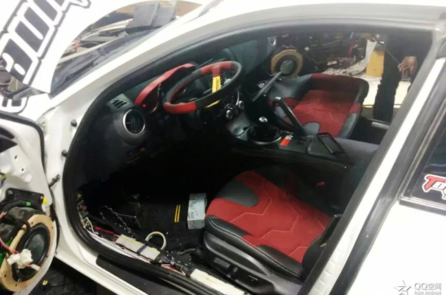 行走在歌聲里 新疆車佳坊馬自達RX8改裝美國霸克