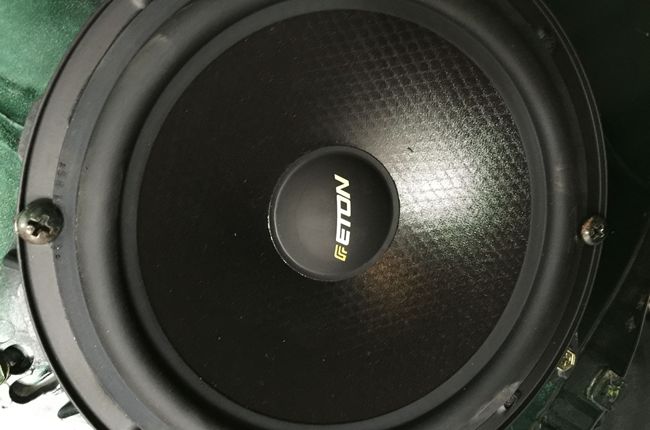 站在高歌上 志高音響豐田陸地巡洋艦改裝ETON、霸