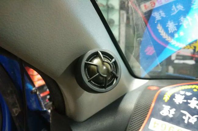 悠揚如水 新疆車佳坊鈴木雨燕改裝美國霸克和斯