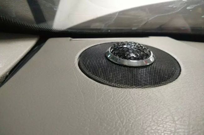 動態中行走 新疆車佳坊雪鐵龍愛麗舍改裝霸克和