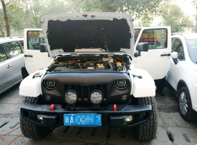 一往而深 新疆車佳坊吉普牧馬人改裝美國霸克汽