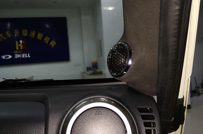 主要看音質 合利汽車音響北京吉普改裝美國霸克