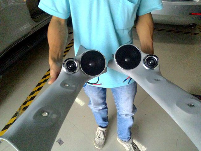 向音樂出發吧 番禺黃艷汽車影音館豐田霸道改裝