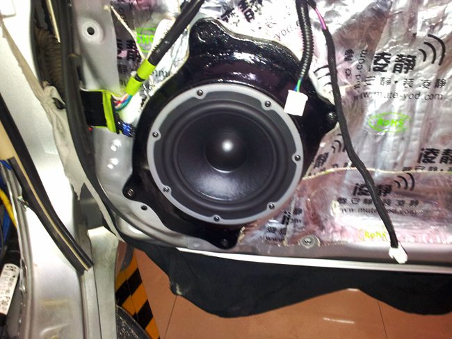 向音樂出發吧 番禺黃艷汽車影音館豐田霸道改裝