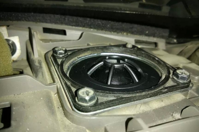 簡改輕巧獲佳音 新疆車佳坊日產天籟改裝美國霸
