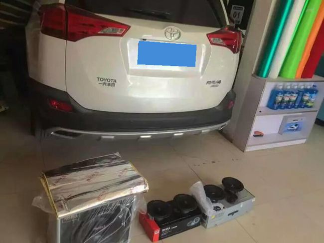 音質濃郁味道正好 新疆車佳坊豐田RAV4改裝ETON和
