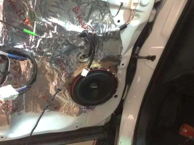 音質濃郁味道正好 新疆車佳坊豐田RAV4改裝ETON和