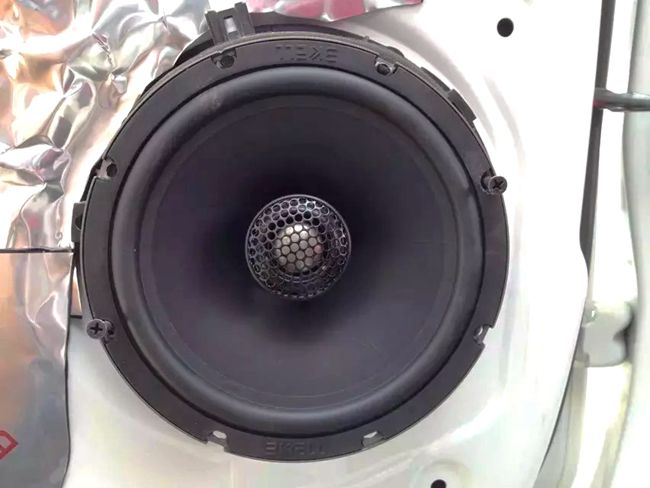 大熱小升級 新疆車佳坊起亞智跑改裝美國霸克音