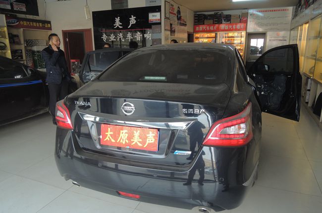 專情霸克的天籟 太原美聲日產天籟改裝美國霸克