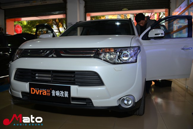 廣州帝銳三菱歐藍德改裝美國霸克汽車音響