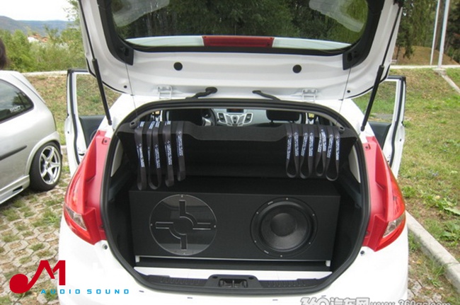 有音響改裝才拉轟！福特嘉年華改裝Hybrid Audio音