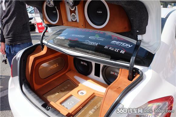霸克十周年紀念版超低音HD 300：不只是夠低，還