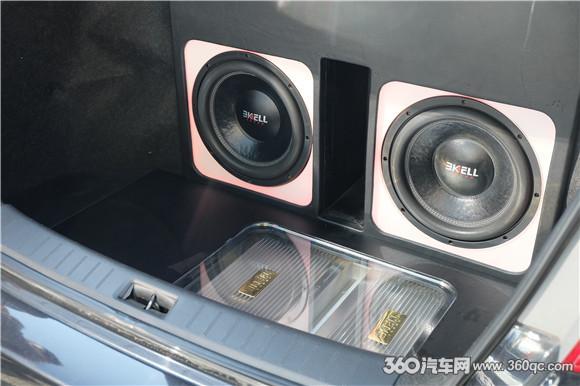 霸克十周年紀念版超低音HD 300：不只是夠低，還
